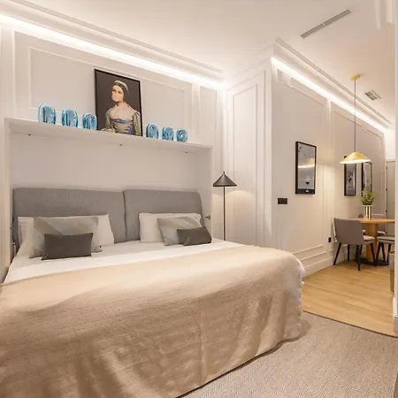 Edmond Vibes Puerta Del Sol Suites Madrid Exterior photo